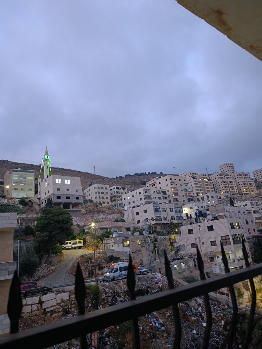 israaeiji's tweet photo. الاجواء عنا لا تمت للصيف بصلة

هي قربت القيامة ولا ايش،؟! https://t.co/Msjov7eHue