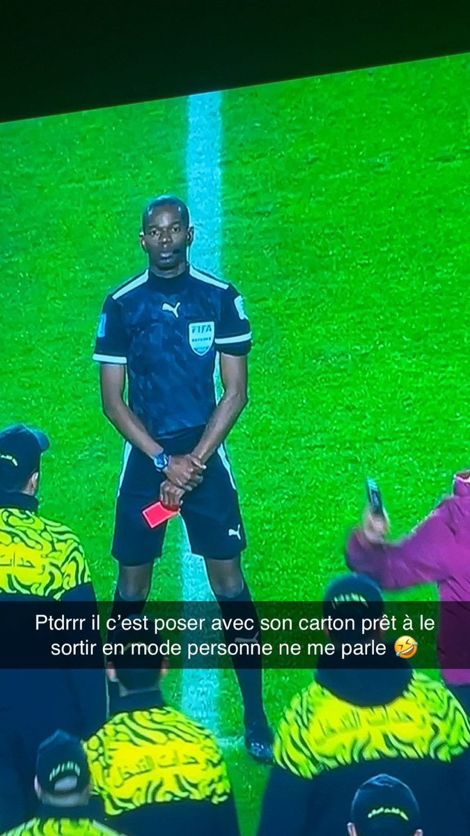 lams_adam's tweet photo. @ActuFoot_ @RMCsport L'arbitre a chaque voir que il verra un français : https://t.co/hbym87i3yK