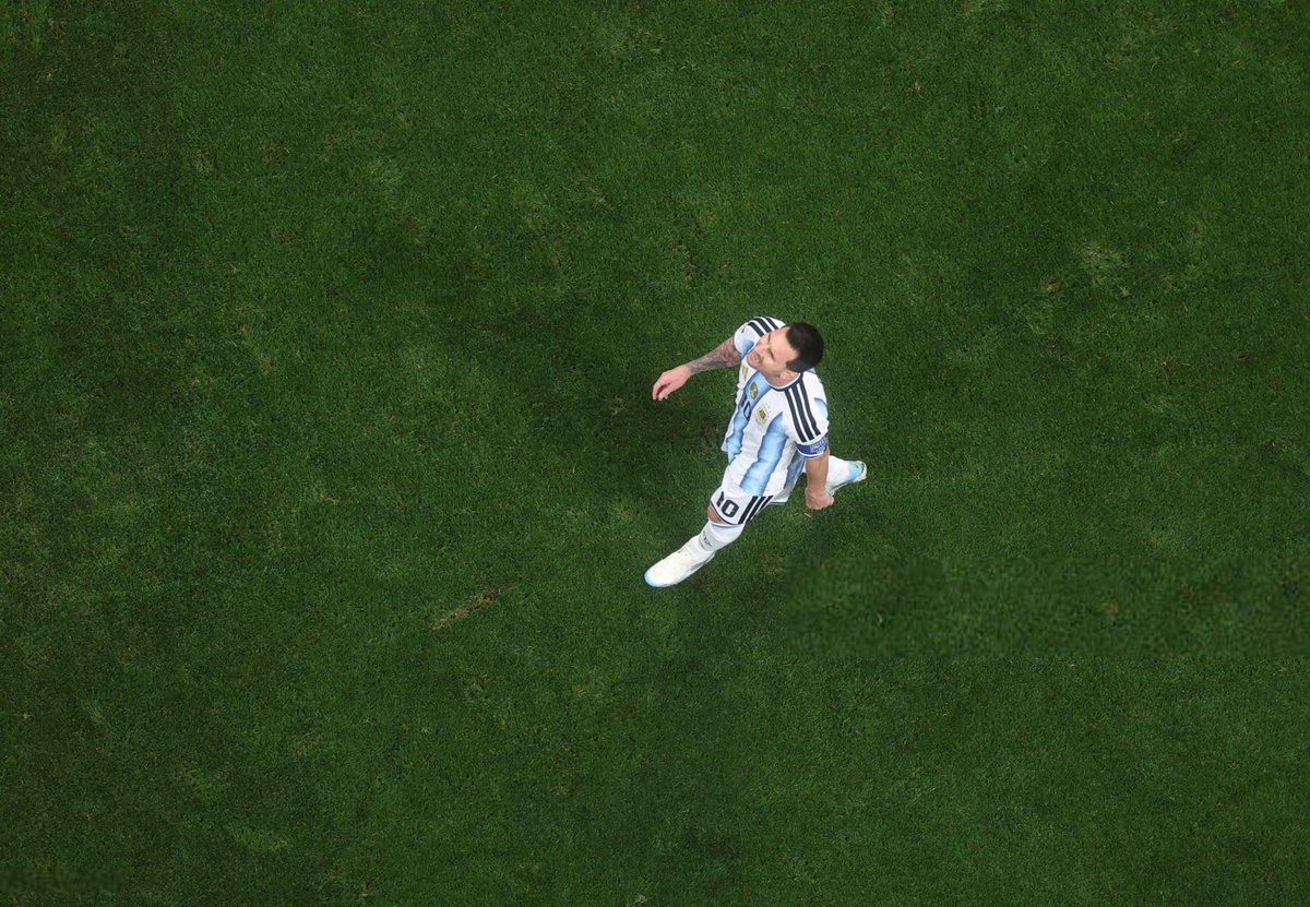 AftabAl475475's tweet photo. Messi into missing his penalty #messi #fifa https://t.co/GnOM32ikVv