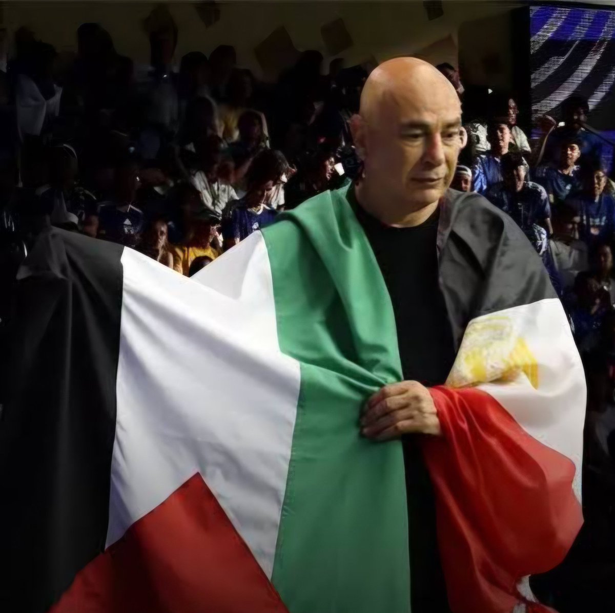 csancheznieto's tweet photo. El director técnico de #Egipto es ejemplo de levantar la voz ante las injusticias en #Palestina, por más justicia en el mundo espero que le gane hoy a la #Argentina ⚽️ #WorldCup #Egipt https://t.co/gkMxqnWEqd
