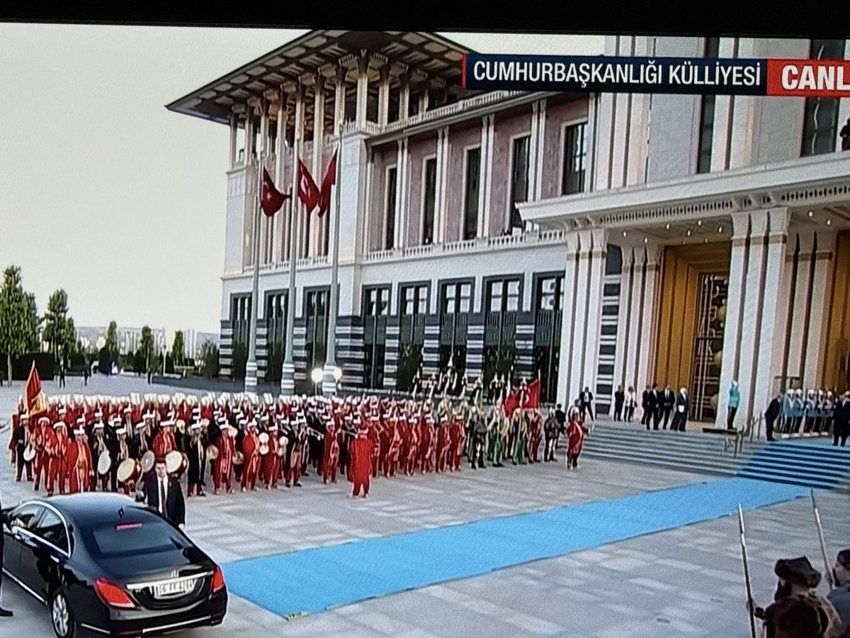 snnburhan's tweet photo. Cumhurbaşkanlığı külliyesi‘ne, Erdoğan’a laf edenler utansın. 32 ülkenin devlet başkanı geldi.  Bu muhteşem binada fotoğraf verdi. işte büyük Türkiye fotoğrafı. Ufuksuzlar anlayamaz!!! https://t.co/8GHpz6a40q
