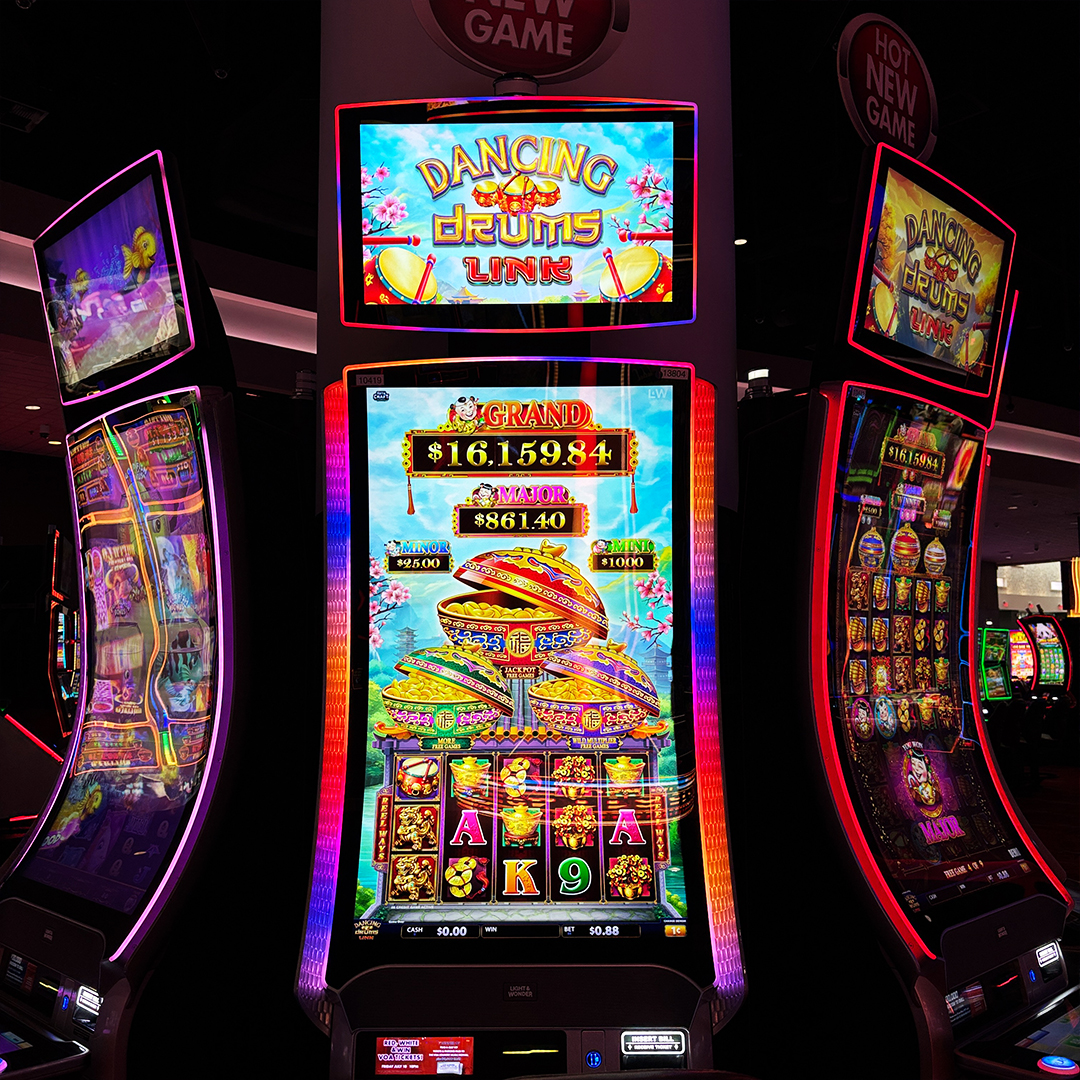 MVGOHIO's tweet photo. HOT NEW GAMES HAVE HIT THE GAMING FLOOR 🔥

Brand new releases or classic reels? Which game are you choosing? 🤩

🐷 HUFF N' TRIPLE PUFF
🥁 DANCING DRUMS LINK – TREASURE & FORTUNE
🍀 DIAMONDS OF DUBLIN – SHAMROCK CASH
💸 GREEN MACHINE – NOTHING BUT CASH

Must be age 21 or older to play. Ohio Problem Gambling Helpline (1-800-589-9966) or visit https://t.co/G5BUZ2ab6q. Ready to take a break from gambling? Visit https://t.co/NcwMuO16O9 to learn how.