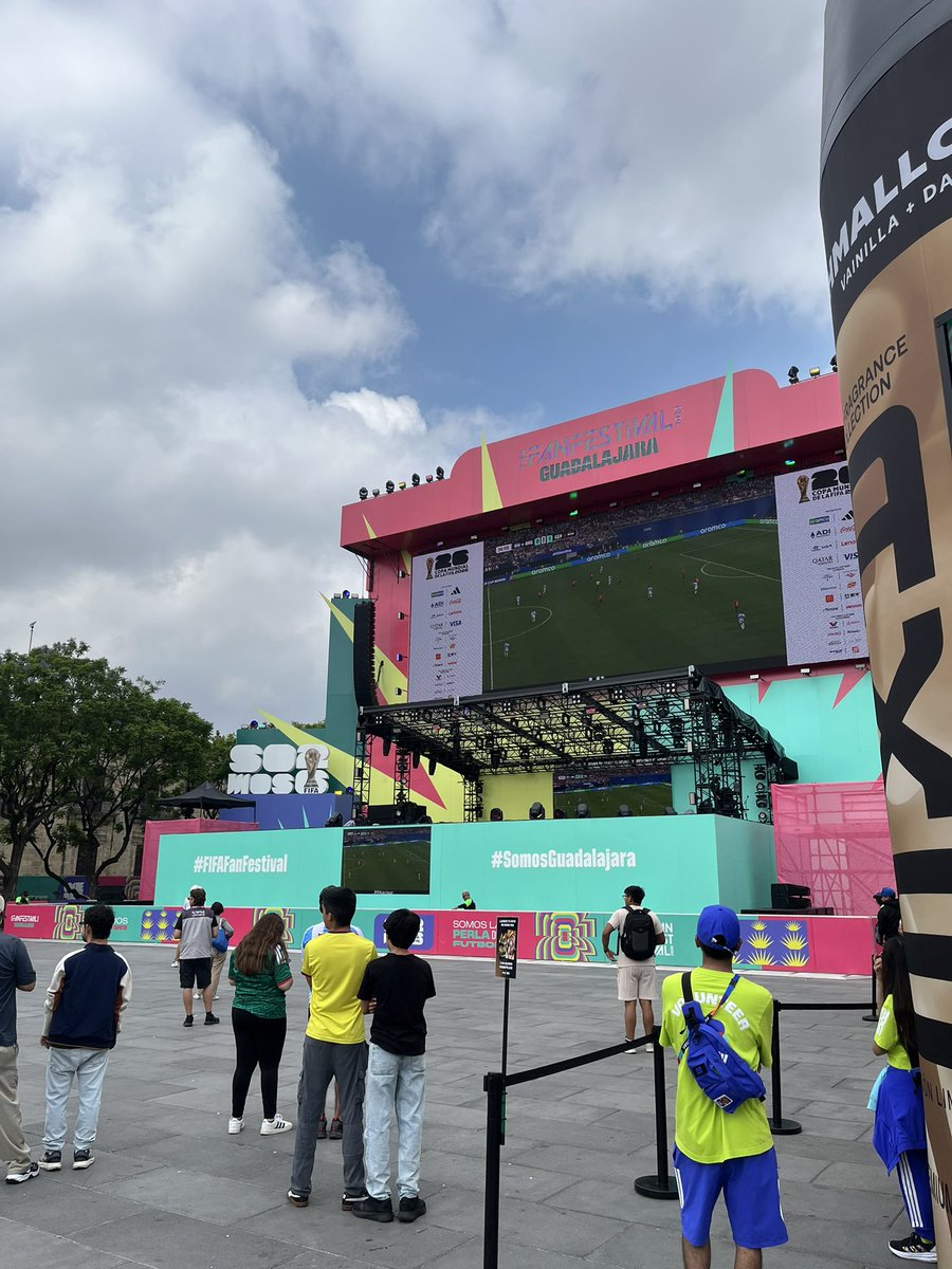 Eduardo64029786's tweet photo. Aquí viendo a los argentinos en el fan fest de Guadalajara ⚽️🇦🇷
#single #SingleGDL #Jalisco #cuckold #Guadalajara #cuckoldwatching #sexo #sexting #parejas #trios #hmh #parejaswingers #esposas #casadas #mujeres #maduras #Exhibicionismo #mundialdefútbol2026 #Mundi #México #omegle https://t.co/tUdAtlRi0Q