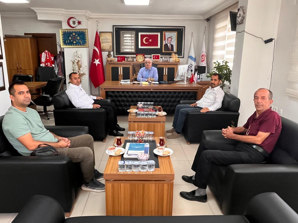 iskurosmaniye's tweet photo. 🤝Osmaniye Gazeteciler Cemiyeti Yönetim Kurulu Üyesi İsmail Karadağlı ile Osmaniye Yedi Hilal Derneği Başkanı İsmail Gündü İl Müdürümüz Hacı Akkoyunlu'yu ziyaret etti.
📌Ziyarette, İl Müdürümüz aktif iş gücü programları,istihdam hizmetleri ve iş arayanlar ile işverenlere sunulan destekler hakkında bilgi paylaşımında bulundu. Ayrıca, Basın İlan Kurumu ile kurumumuz arasında imzalanan iş birliği protokolü kapsamında yürütülebilecek ortak çalışmalar değerlendirildi.Nazik ziyaretlerinden dolayı misafirlerimize teşekkür ederiz.