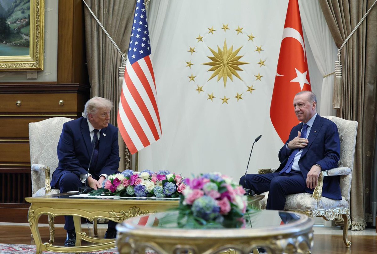 turgutaltinok06's tweet photo. Dünyanın gözü bugün Ankara'da.

Cumhurbaşkanımız Sn. Recep Tayyip Erdoğan tarafından inşa edilen; masada ve sahada güçlü, saygınlığı her geçen gün daha da artan Türkiye'nin tezahürünü hep beraber görüyoruz.

Küresel diplomasiye yön veren, kriz çözümlerinde kapısı çalınan ve sözüne güven duyulan Türkiye, artık büyüklüğünü tüm dünyaya ispat ve kabul ettirmiştir. Bu tablonun mimarı da Cumhurbaşkanımız Sn. Recep Tayyip Erdoğan'dır.

#NatoSummit
