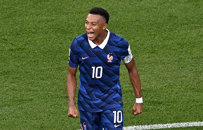 SuperChannel_12's tweet photo. Senadora de Paraguay lanza insultos racistas contra Mbappé; él responde
https://t.co/Q6QzZwljXu
#Deportes #Insultos #Racismo #Mbappé https://t.co/gRpYQqR68Q