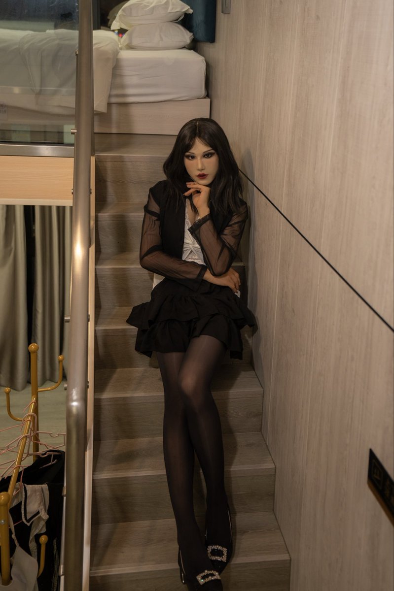 Peng_YourLover's tweet photo. #femalemask #skinsuit #dreammask 
黑色也是性感的颜色🖤 https://t.co/OeNmycTdrj