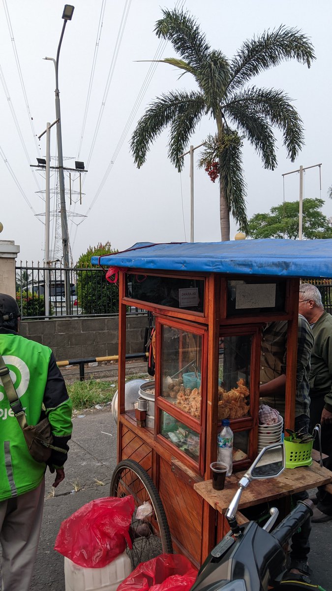 vjklmnta's tweet photo. dah lama pengin, akhirnya nyobain baso malang CI. enak, palagi pangsitnyahh🤤 tapi kuahnya kurang panas. https://t.co/eXisYxwvc5
