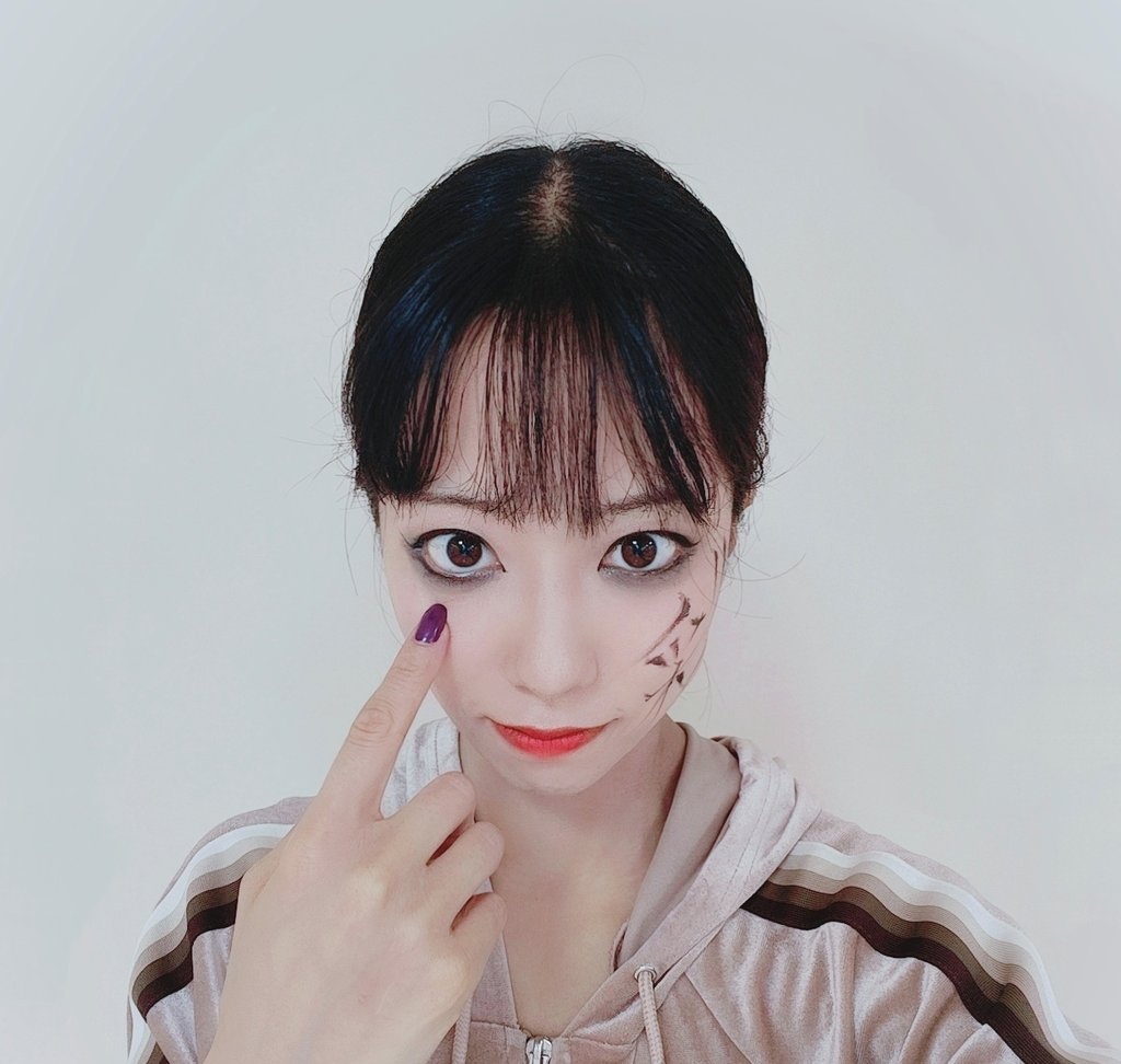 ayai_no's tweet photo. 化粧途中、途中ギャルみたいになってしまって難しかったです

何とか辿り付けました https://t.co/tkYjPQcfFH