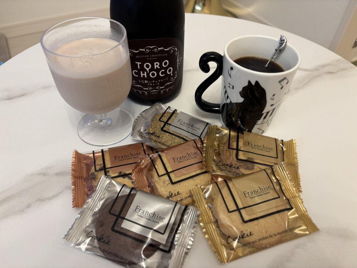 yskyks's tweet photo. 星が見えたらベランダでコーヒータイムしようと思ったけど曇ってるし湿気てるし蚊が鬱陶しいしで、結局いつも通りお家でコーヒータイム☕️🍪 https://t.co/5Pgfbptikn
