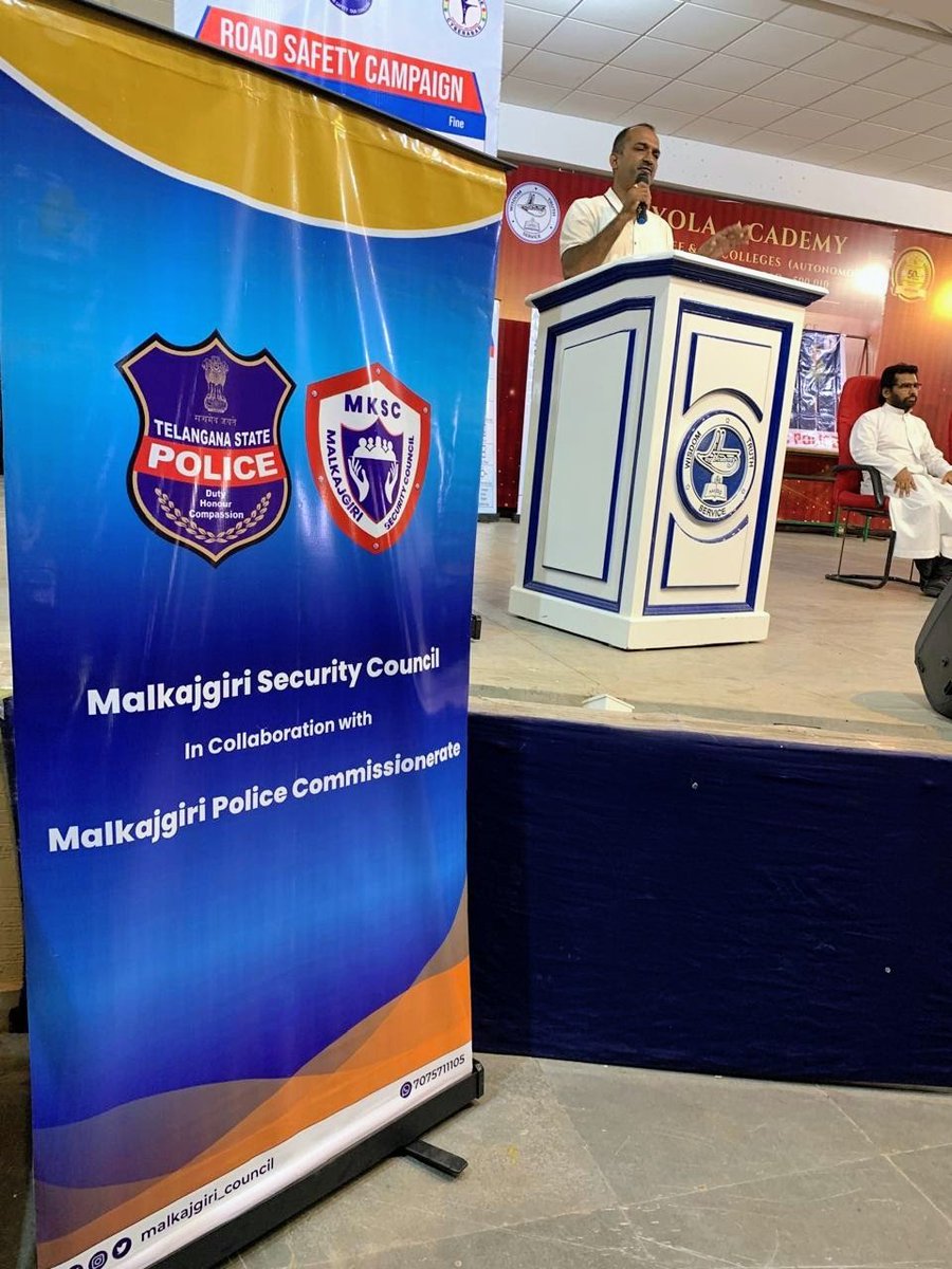 amksocialwork's tweet photo. As part of @MKSC_Malkajgiri #Traffic & #RoadSafety Forum, spoke at the Traffic Rules & Road #Safety awareness program that was conducted for Old Alwal #Loyola College #students 500+ by @MKJTRAFFIC along with #MKSC under the leadership of @MalkajgiriCop .
The session was Lead by ACP Traffic Trimulgherry Mr Shankar Raju & team. It was a high energy session for the students & the emphasis was on the importance of following traffic rules & maintaining RoadSafety, for everyone's safety!
 #ArriveAlive #MeeSuraksha #TrafficRules #RoadSafety #PedestrianSafety #Malkajgiri
