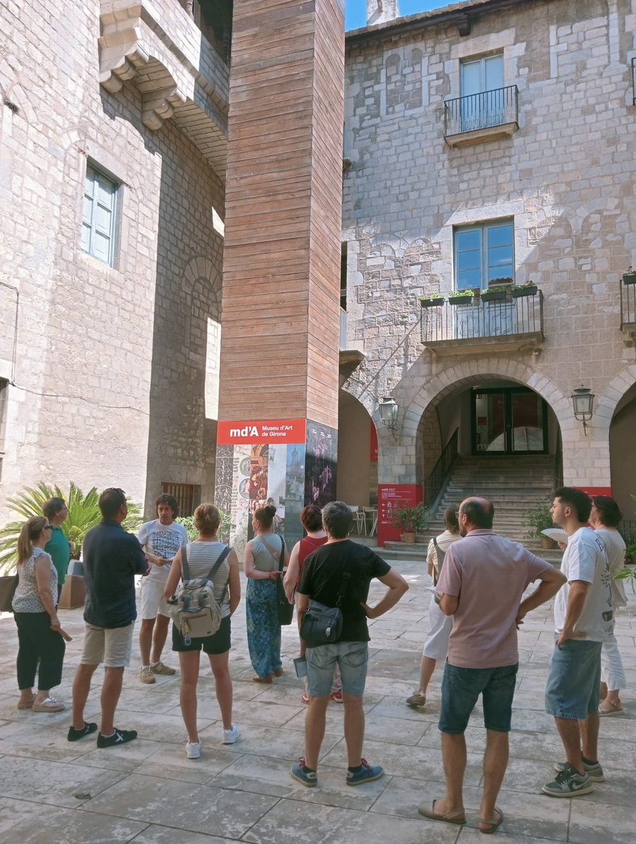 Sindicat_AMRC's tweet photo. Punt final al curs "Culte i art i arquitectura cristiana a la Girona medieval i moderna".Gràcies a tots els participants i especialment, al nostre formador,Miquel Àngel Fumanal,per compartir coneixement i passió per educar.Marxem amb nous recursos i idees.
Hem alçat la mirada! https://t.co/fDp3DcxG1j