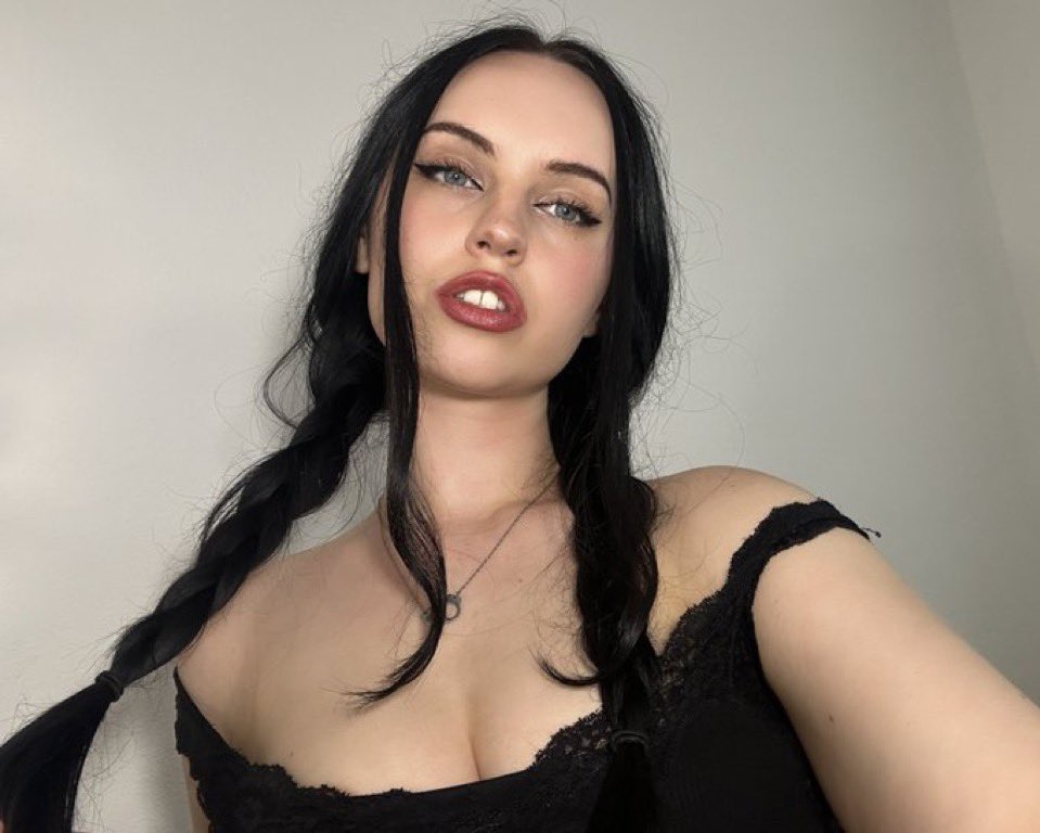 Goddess Jennifer tweet media