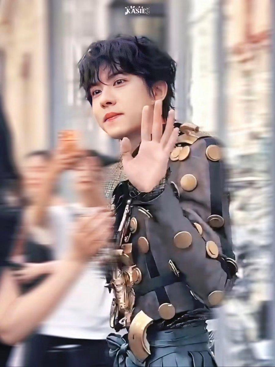 nenlane's tweet photo. Liu Xuan Cheng turned this fashion moment into something truly unforgettable.

#LiuXuanChengPFW #LiuXuanChengHCW27 #LiuXuanChengxRonaldVanDerKemp https://t.co/kSTi19nTsL
