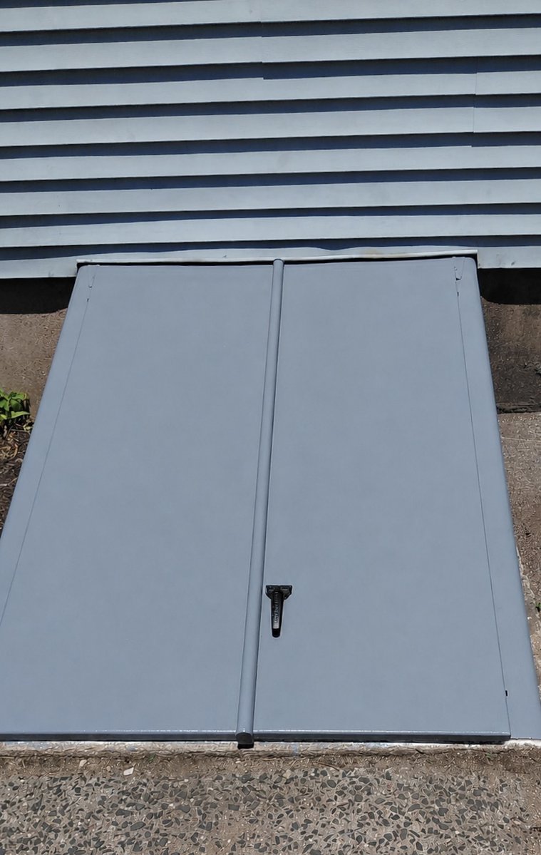 TheBilcoCompany's tweet photo. Through House of Heroes Connecticut, we had the privilege of providing a new BILCO basement door for a U.S. Air Force Veteran's home. We're grateful for the opportunity to give back to those who have served our country.

#BILCO #BasementDoor #BILCODoor #BILCO100 #BILCOLegacy https://t.co/m37dhKx7Ap