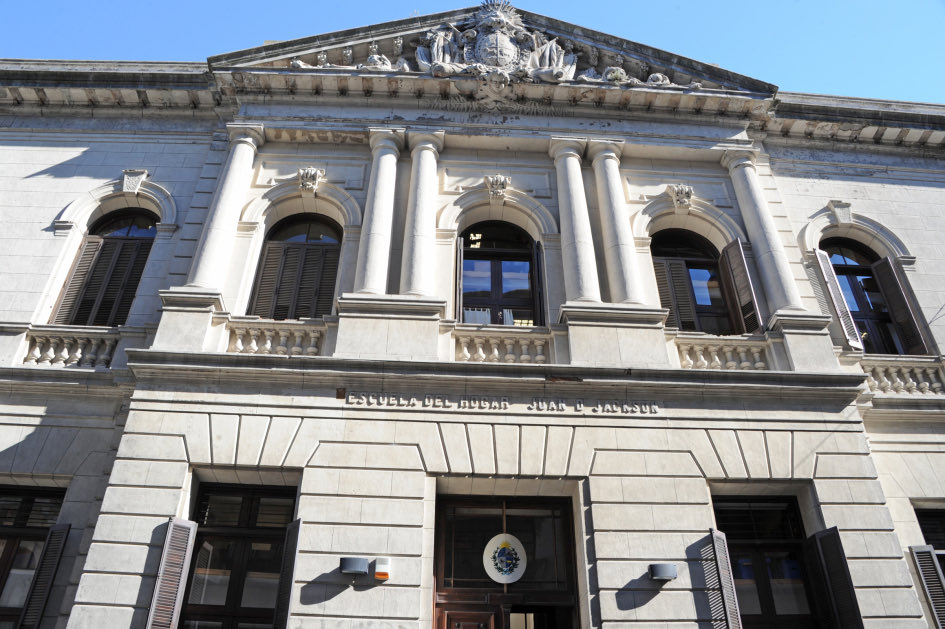 compresidencia's tweet photo. ➕ Más protección a la infancia

✅  La Rendición de Cuentas enviada por el Poder Ejecutivo al Parlamento prevé un refuerzo de 20 millones de pesos al Instituto del Niño y Adolescente del Uruguay.

ℹ️ Este monto, que se suma a los fondos previstos en el Presupuesto Nacional, busca mejorar las condiciones de los centros de atención directa.

🔗 https://t.co/MkyLZMy62S