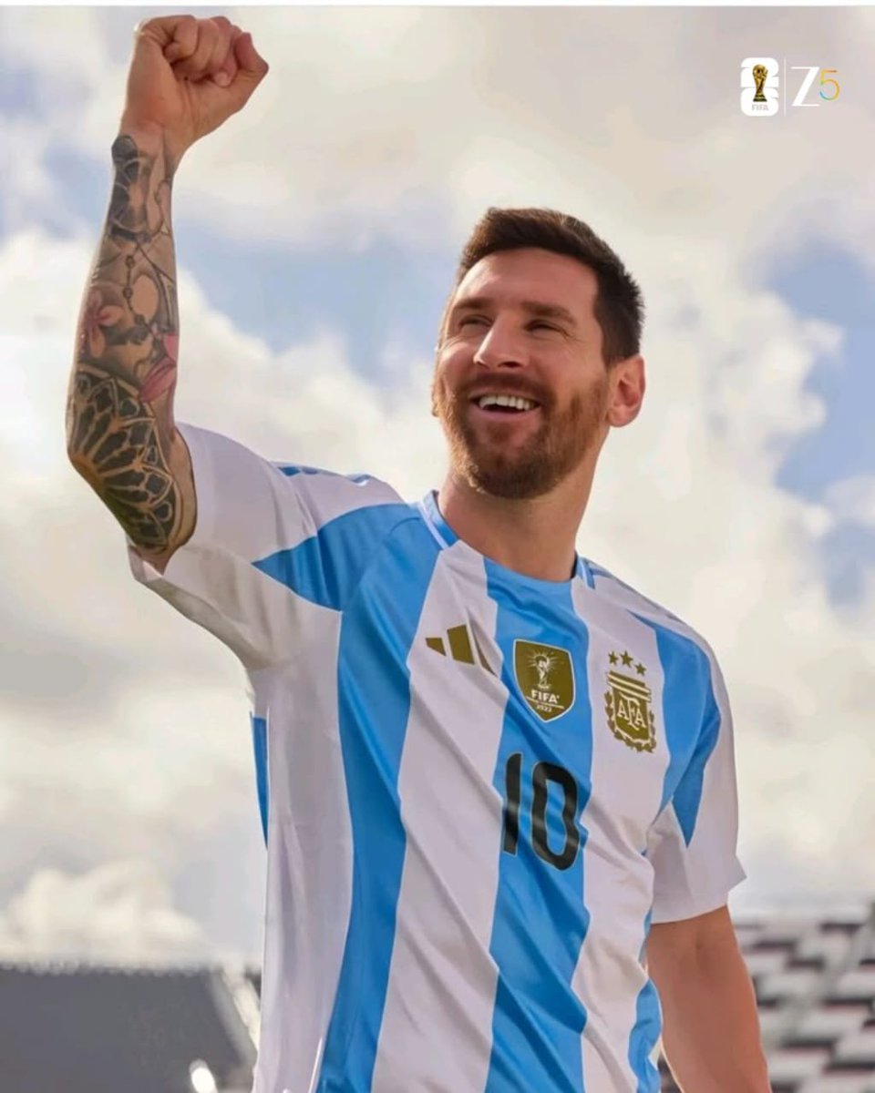 Ram112324's tweet photo. Messi is playing, you already know where my attention is for the night.#MessiGoldenBoot https://t.co/Vr257zoI5w