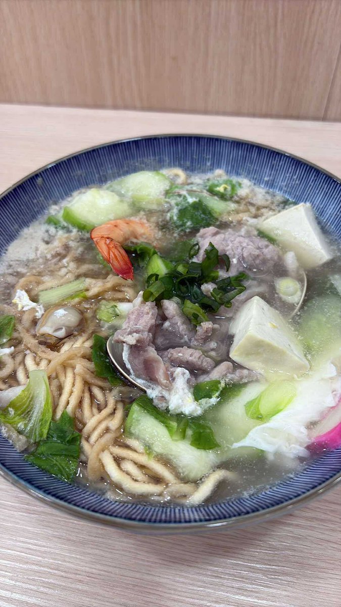 Kyriz532's tweet photo. Day6 今天行程也太硬，早上9點就一定要到，中午還只有1小時吃飯時間，還好都有冷氣吹，下午還有生甜甜圈 https://t.co/LiYLM5XIDC