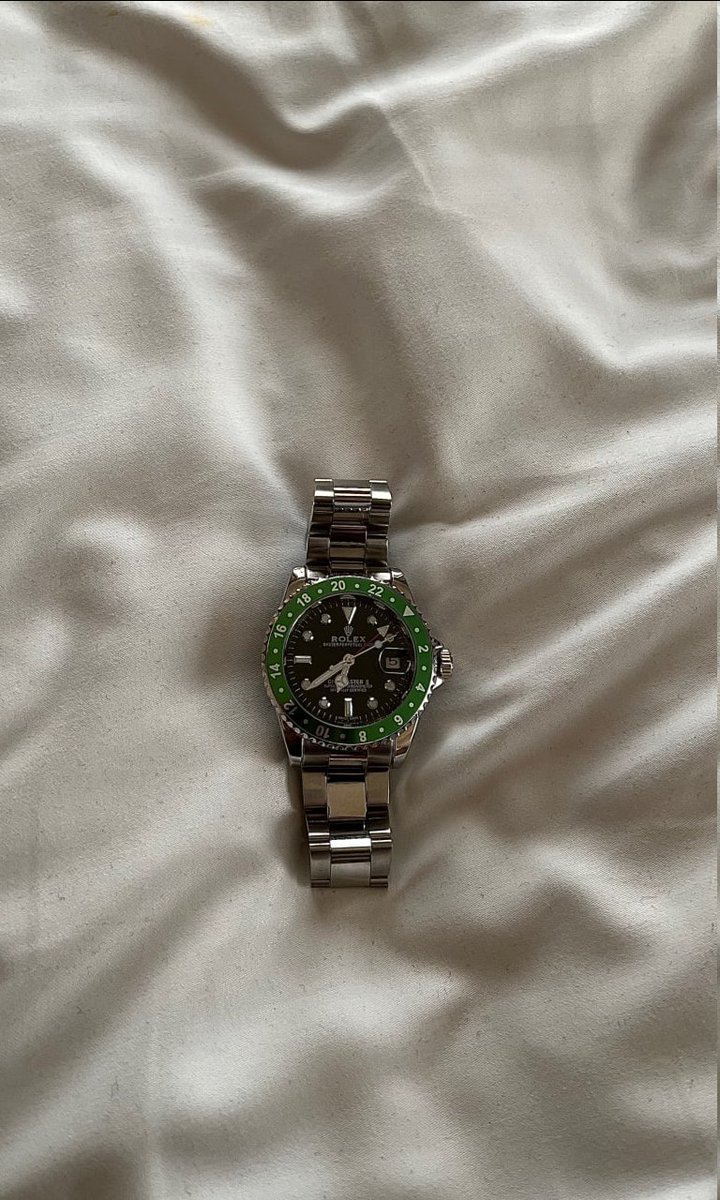 HarrisonTard's tweet photo. Green bezel for the win. Keeping it classic today.

#Rolex #GMTMasterII #WatchCollector #WristCheck #DailyLuxury https://t.co/VrM0uFIC0P