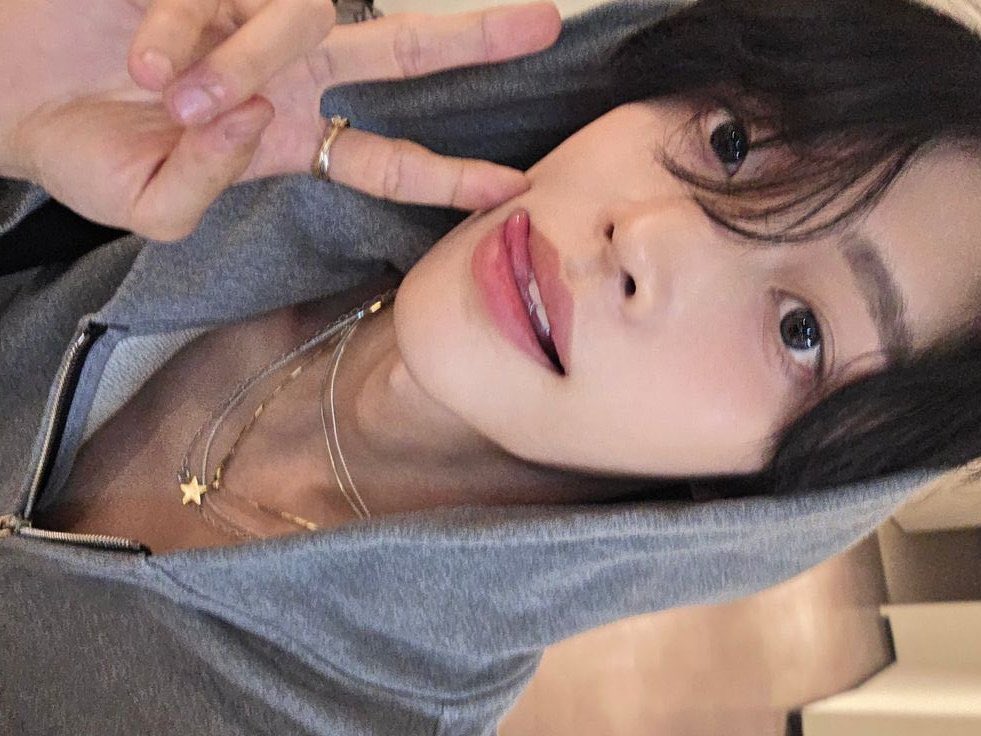 wongirlie's tweet photo. his best selfies https://t.co/QKYFvHFi5f