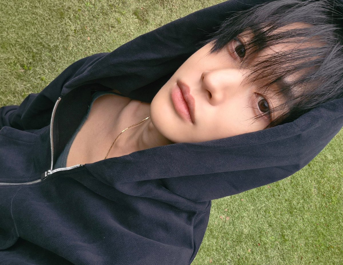 wongirlie's tweet photo. his best selfies https://t.co/QKYFvHFi5f
