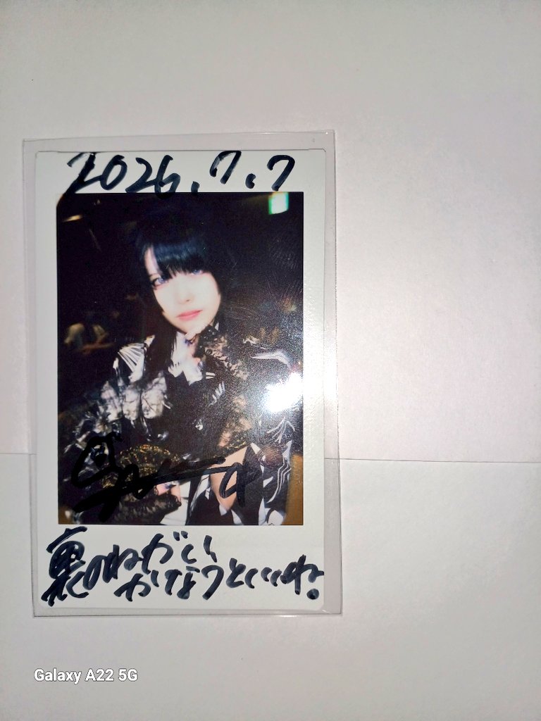 kato03526's tweet photo. チェキ会
去年のオフ会の甚平が印象に残りすぎてギャップがありました！
甚平も似合ってたけど浴衣姿も似合ってました！
裏の願い事はお互いほぼ同じでした　笑
#フラップアップ
#蒼凪しずく
#しずくさん飼育日記 https://t.co/PDrZHbERPZ