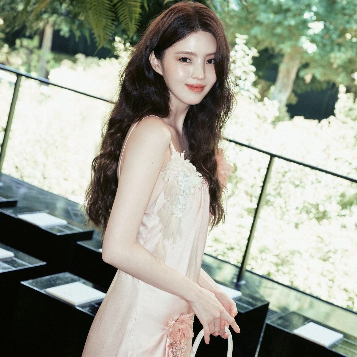 syasya99abc's tweet photo. shining pretty cute han sohee princess dior ♥ once i see you i will never take my eyes off of you 🔥 https://t.co/a2EKbOz9wV