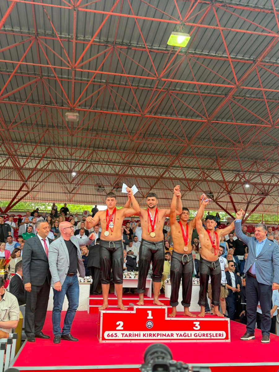 GSB_Afyon's tweet photo. Afyonkarahisarlı Güreşçi Yiğit Aktaş, Tarihi Kırkpınar Yağlı Güreşleri'nde Şampiyon Oldu

Edirne'de 3-5 Temmuz tarihleri arasında bu yıl 665'incisi düzenlenen Tarihi Kırkpınar Yağlı Güreşleri'nde Afyonkarahisar Sporcu Eğitim Merkezi (SEM) sporcusu Yiğit Aktaş, Deste Küçük Boy kategorisinde şampiyonluğa ulaştı.

Sporcumuzu ve antrenörleri Mehmet Ali Daylak, Şakir Bozkurt, Mehmet Yüksel ve Cihan Urhan’ı tebrik ediyor, başarılarının devamını dileriz.
@OA_BAK @gencliksporbak