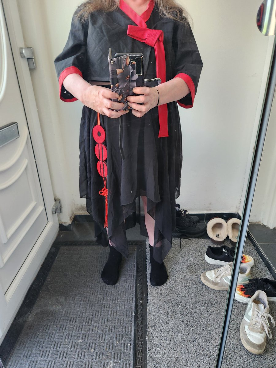 sn0eereturn's tweet photo. London D2 outfit
Wish I had used a finer  fabric for the ties, too late now https://t.co/9zxXuUAT99