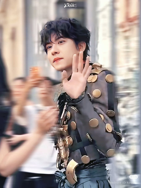 duong79224's tweet photo. The breathtaking combination of Liu Xuan Cheng visuals and RonaldVanDerKemp masterclass design will surely break the internet tonight.

#LiuXuanChengPFW 
#LiuXuanChengHCW27 #LiuXuanChengxRonaldVanDerKemp https://t.co/O9R5t8Ela7