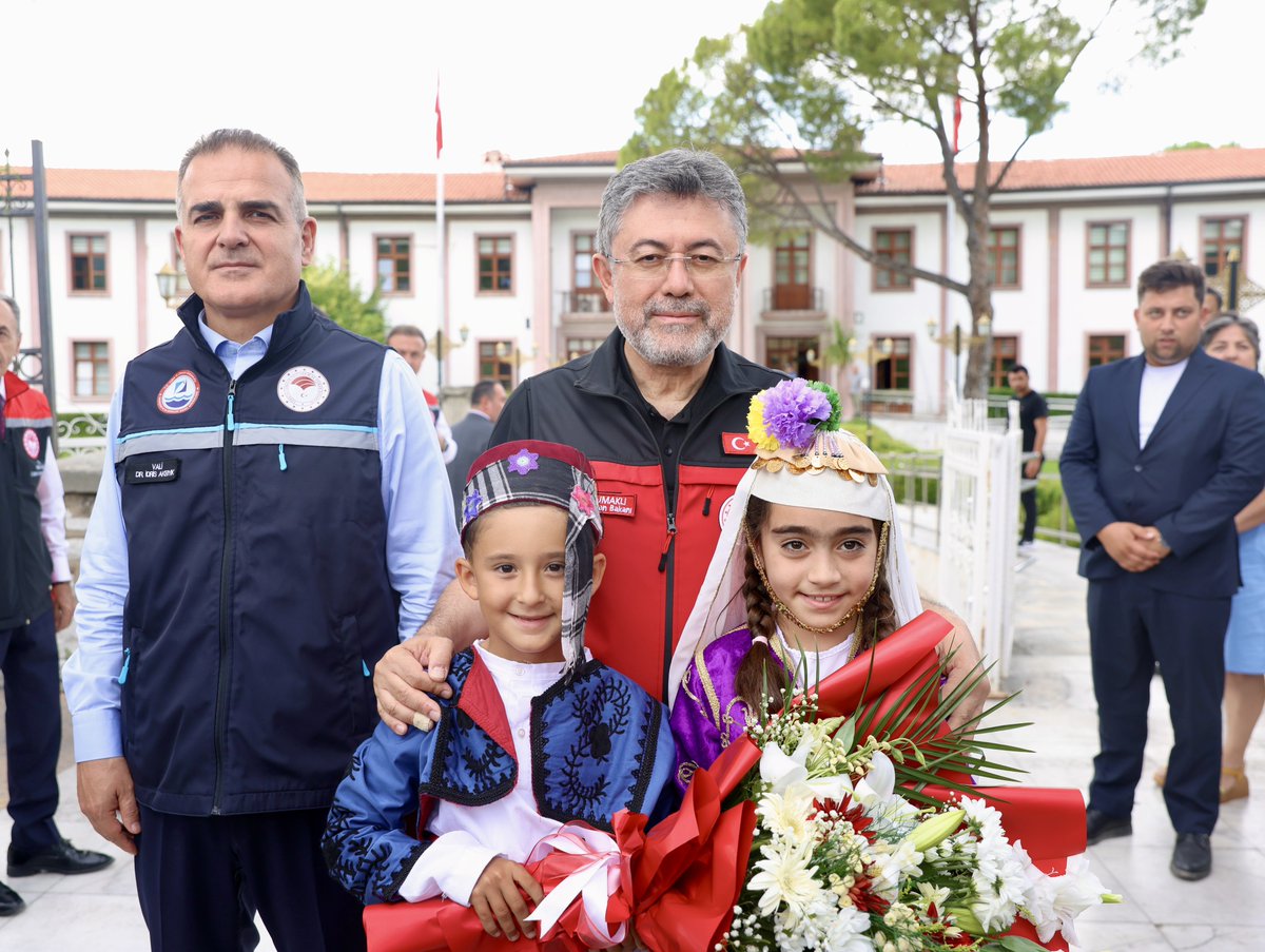 TCTarim's tweet photo. Bakanımız Sayın @ibrahimyumakli, Muğla Valiliğini ziyaret ederek Vali Dr. Sayın İdris Akbıyık’tan il genelindeki yatırımlar ve yürütülen projeler hakkında bilgi aldı. https://t.co/UPb9z4EOzE