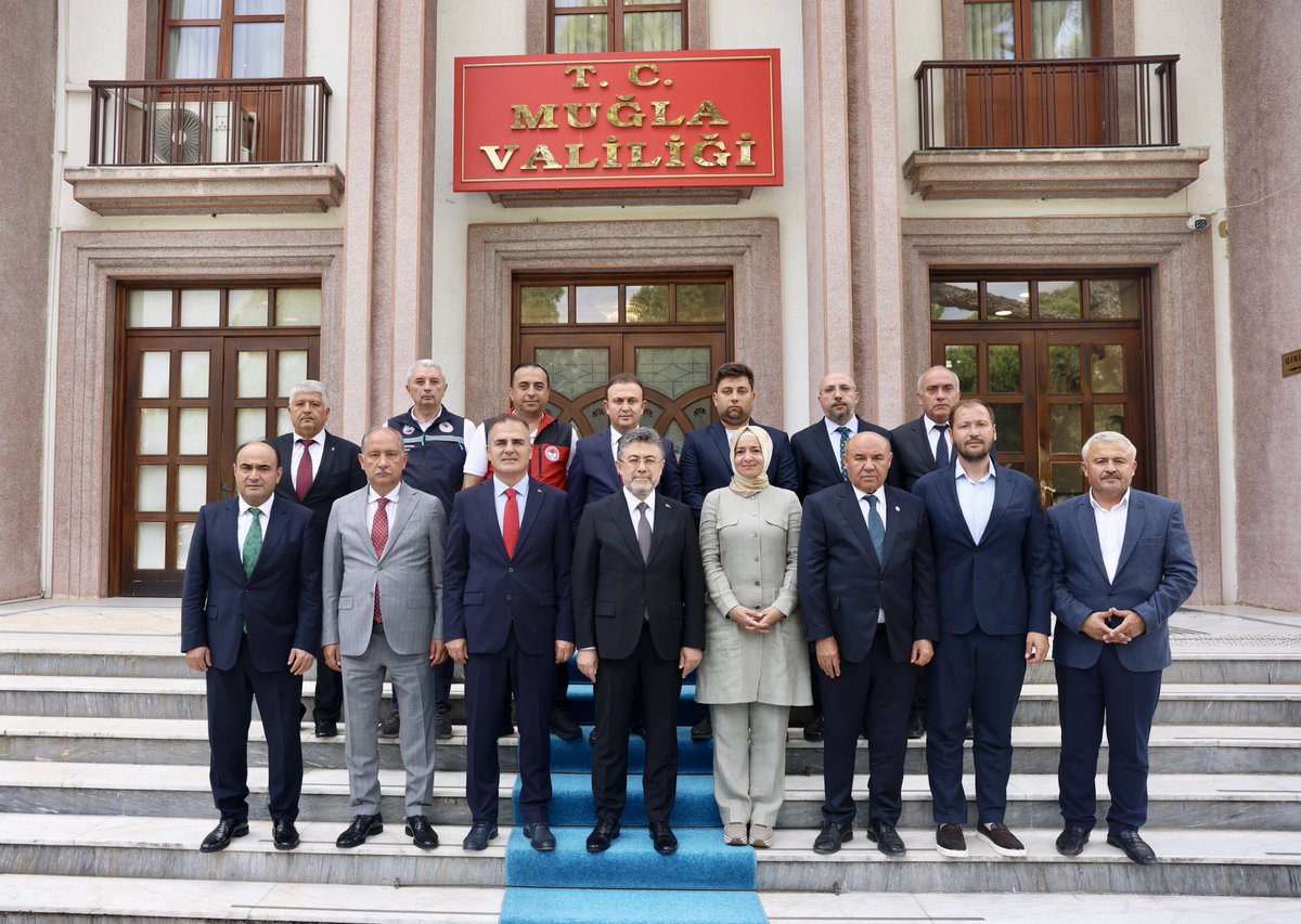 TCTarim's tweet photo. Bakanımız Sayın @ibrahimyumakli, Muğla Valiliğini ziyaret ederek Vali Dr. Sayın İdris Akbıyık’tan il genelindeki yatırımlar ve yürütülen projeler hakkında bilgi aldı. https://t.co/UPb9z4EOzE