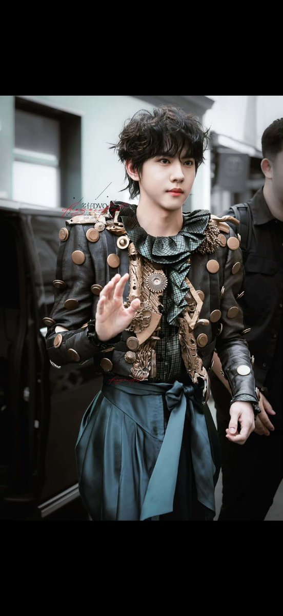 dali_lamor's tweet photo. Liu Xuan Cheng wore this look with confidence. Every detail felt just right.

#LiuXuanChengPFW #LiuXuanChengHCW27 #LiuXuanChengxRonaldVanDerKemp https://t.co/wHVc6C8uPq