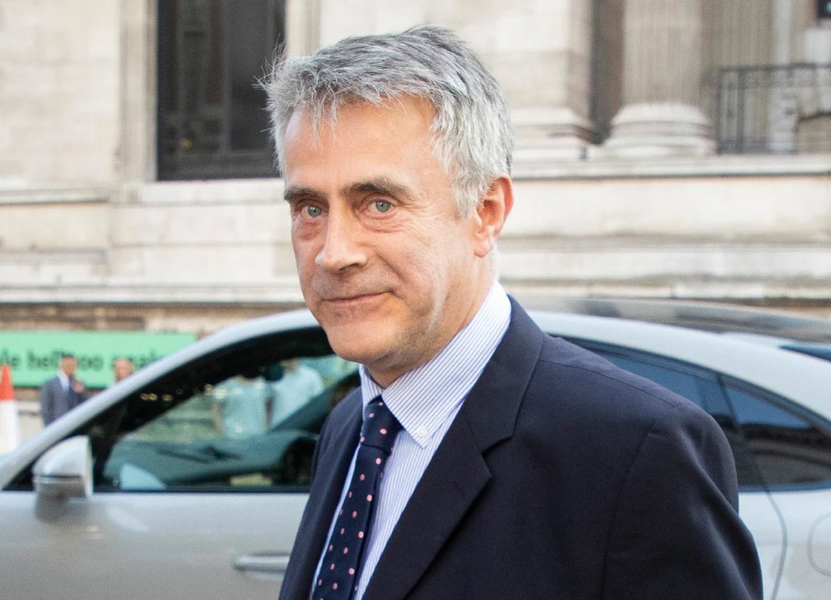 Dplanet's tweet photo. What was actually under investigation.

A £5m personal gift from crypto billionaire Christopher Harborne, received before the 2024 election. Never entered on his register of interests. Under formal investigation since May.

And, per the Sunday Times: private security, drivers, paid staff and use of a London townhouse from George Cottrell - convicted of wire fraud in the US in 2017. Cottrell's own lawyers confirm he hired and paid staff in Farage's private office. Staff who worked on Farage's social media before a general election. Also absent from the register.

[SOURCE: Guardian, Sunday Times, Telegraph.]