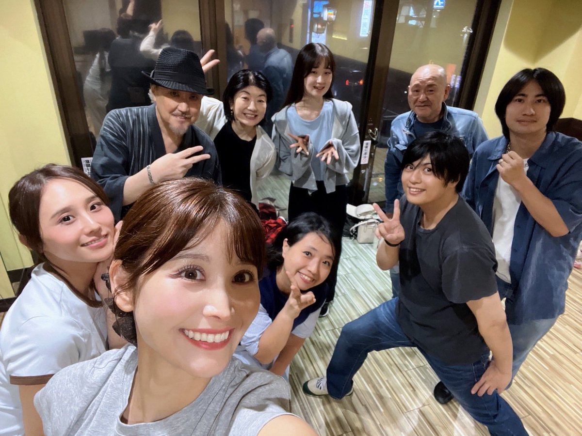 kamiishishimai's tweet photo. 稽古初日！
素敵なキャストばかりなので、粗々立ちでアイデアが溢れてくる！
楽しみ！😆　
#上石姉妹　
#派遣ストーリー
#エアポートより愛を込めて https://t.co/4WkvSovqgs