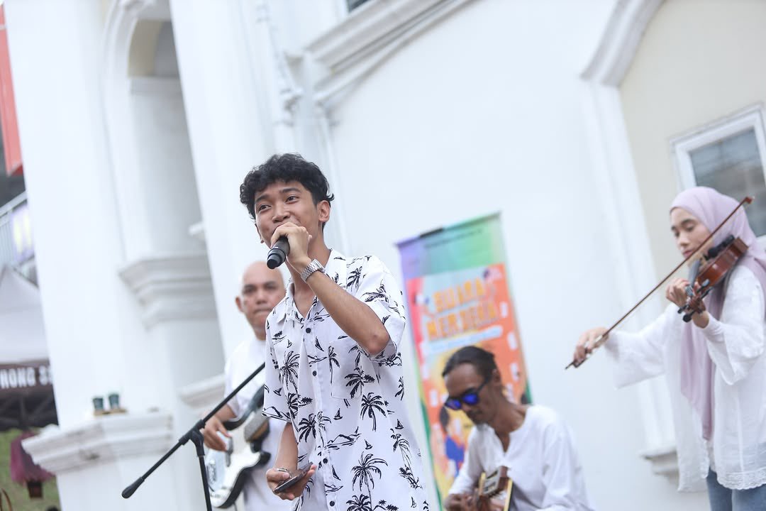 InspireIpoh's tweet photo. Irama tradisi, jiwa puisi. 

Terima kasih kepada Gerakan Seniman Pinggir Alam atas persembahan akustik yang membawa penonton menghayati keindahan lagu-lagu puisi dan tradisi dalam suasana yang santai dan penuh makna. https://t.co/lq0vUMRG7p