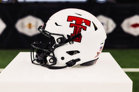 BussinWTB's tweet photo. Texas Tech’s new helmets are ice cold 🥶 https://t.co/NAThebzIpV