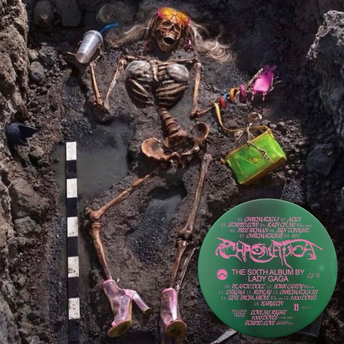 diesgu's tweet photo. Um dos maiores crimes da Lady Gaga foi não ter usado essa como a capa do Dawn of Chromatica https://t.co/sILiwryBUc