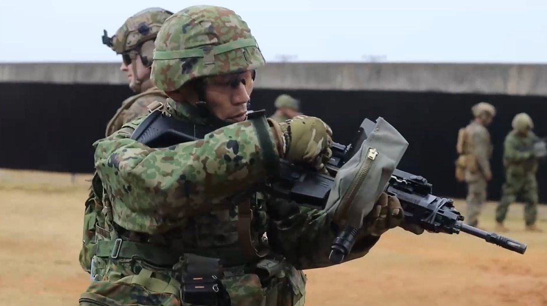 gYqHSnlmktDdPsL's tweet photo. ＃陸上自衛隊　#防衛省
◆サバゲーだってあるから着るなとは言わん、着る場所を考えてくれ。 https://t.co/iMUMXivZiW