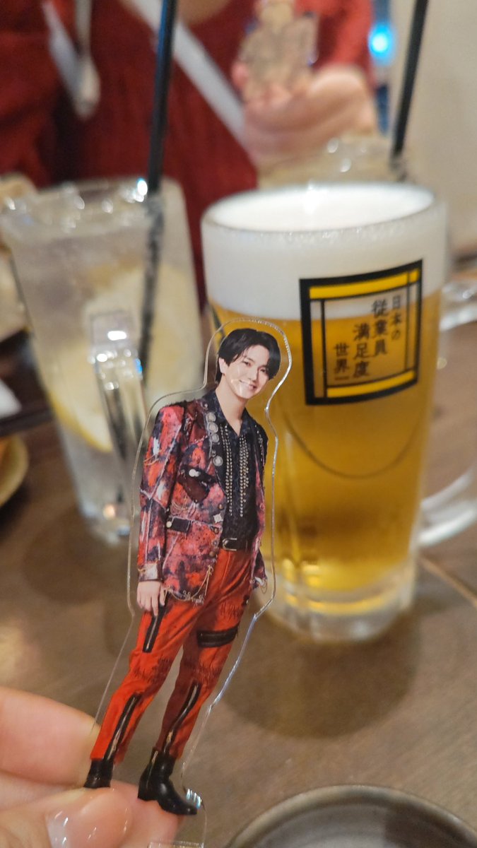tdahm5's tweet photo. うえーんお家帰ってきちゃった🥲
横アリはチケないとこから6公演入らせてもらえてほんま感謝です👏スタンドから離れられなくてもそれでも全然ずっと楽しくてるんるんで帰れた〜〜あの一体感ほんま好き❣️❣️横アリの写真が1枚もないのでビールを添えて〜〜お疲れ様でした！ https://t.co/TIg97HXRFY
