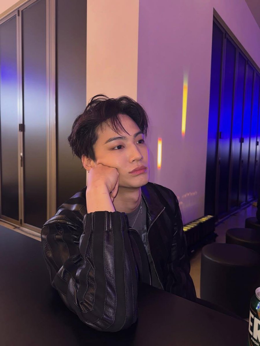 Juniidef's tweet photo. โอ้โหหหหห ให้เลยบุคคลที่ไหล่โดนจอ หล่อโดนใจที่สุดดดด 🫠🫠🫠🫠💙🌴

#JAYB @defjaybkr https://t.co/rWMkPimZjO