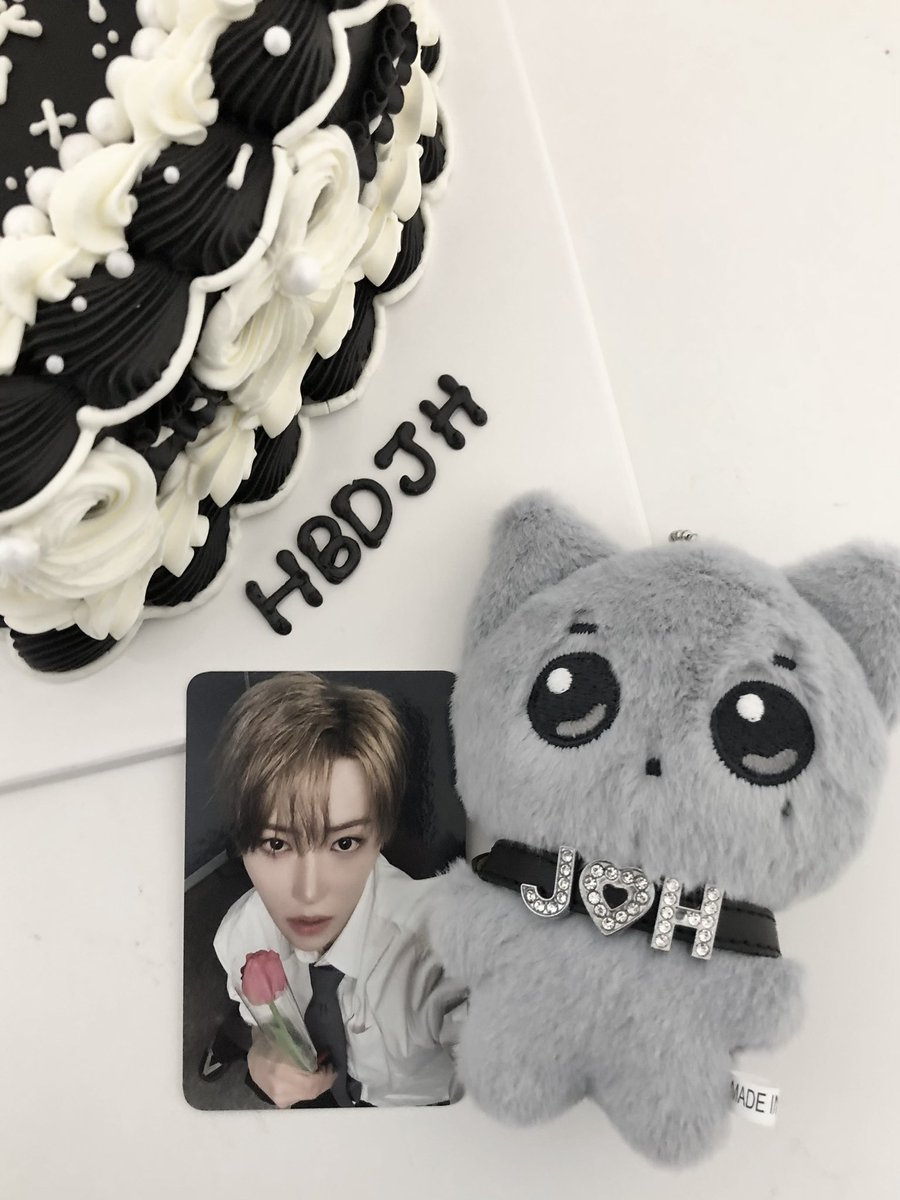 zigy_83's tweet photo. 豪哥哥生日快乐呀〜♬⋆.˚

#Blossoming24_with_ARNO
 #Arno24岁生日快乐 
 #우리의행운_아르노_생일축하해 
 #二四歳もALLYZに愛される気アルノ https://t.co/kK3A7rXMBJ