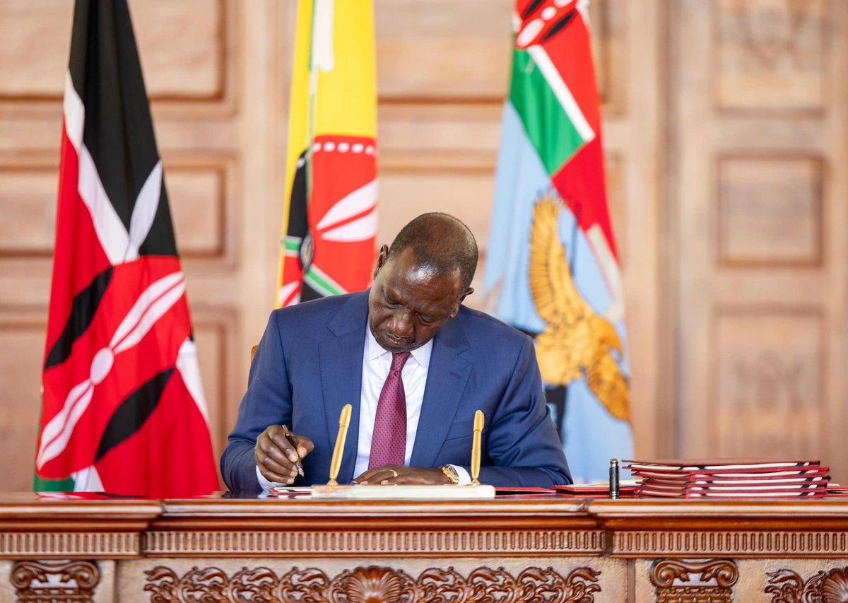 NairobiBusiness's tweet photo. President William Ruto has signed into law the Central Bank of Kenya (Amendment) Bill, 2026, giving the Central Bank of Kenya (CBK) legal powers to buy, sell and hold gold and other precious metals in a move aimed at positioning Kenya as a regional gold hub. https://t.co/hGeEV4qoBS