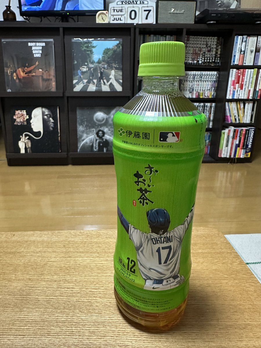 starr77m2's tweet photo. そういや会社の人から誕生日プレゼントもらいました。やっぱりこのホームランいいよね。 https://t.co/WQozRpXjLd