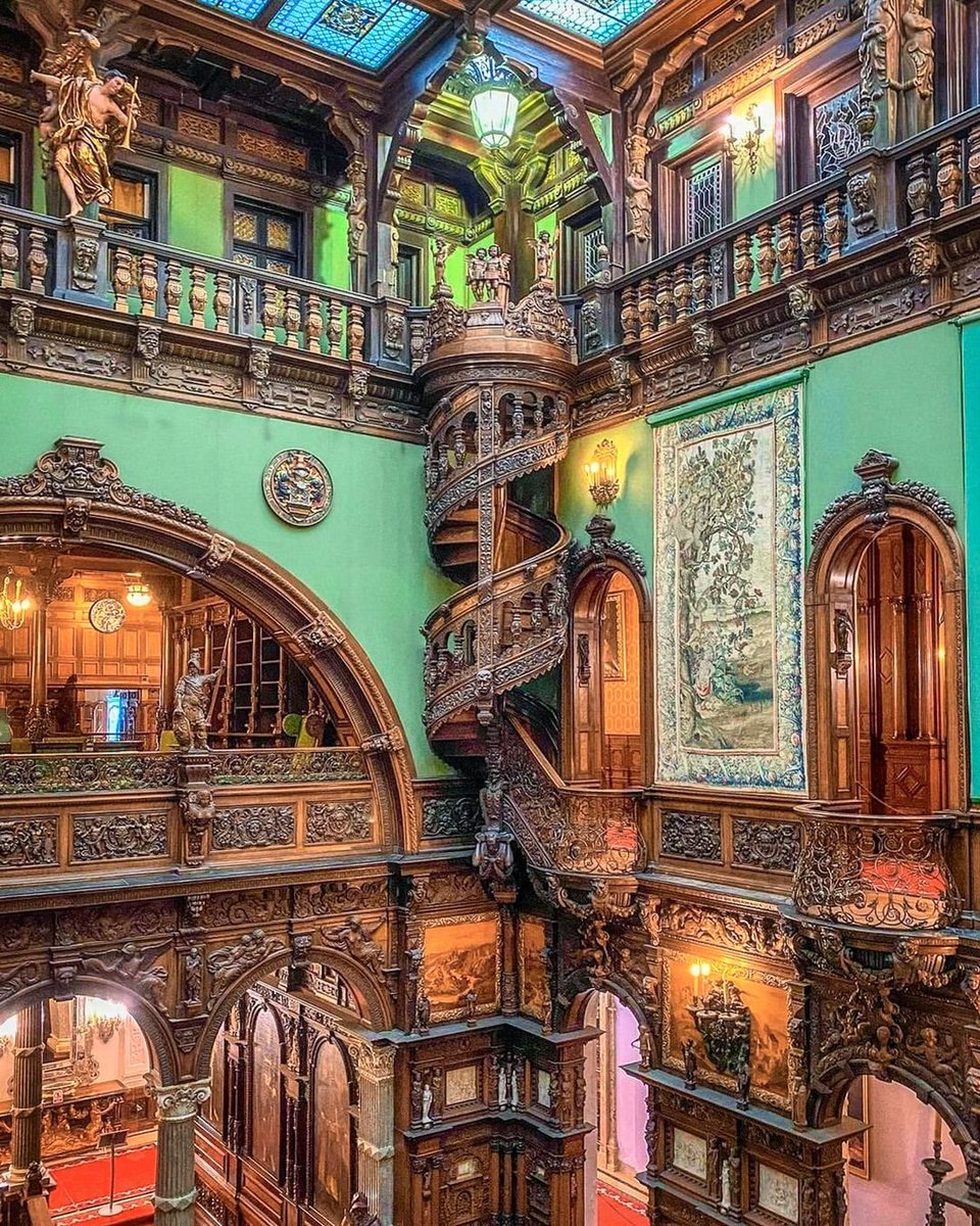 LeoDaVinciWave's tweet photo. The breathtaking interior of Peleș Castle (Castelul Peleș) in Sinaia, Romania 🇷🇴. https://t.co/1f7Tdn9JMU