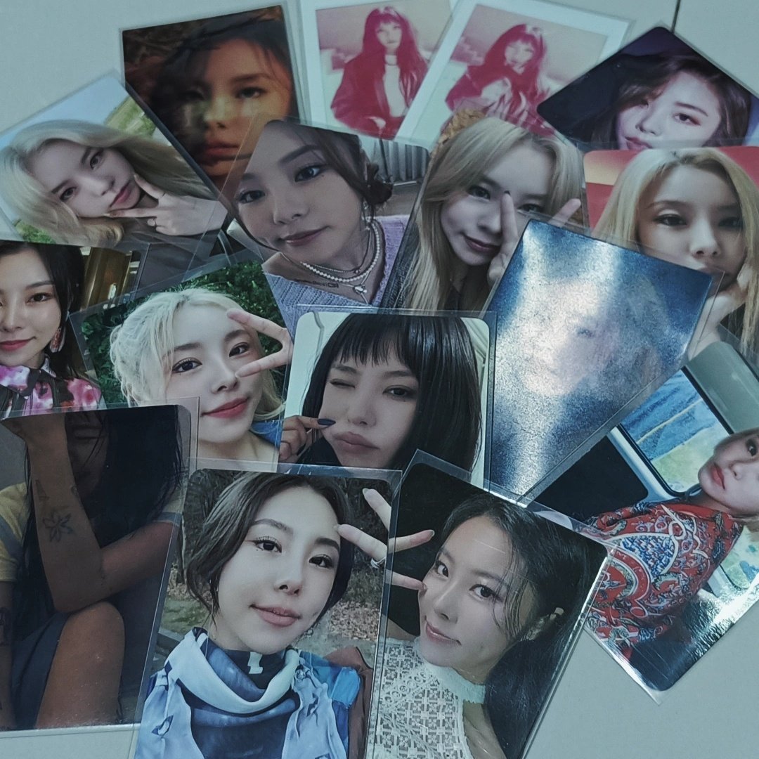 raindyear's tweet photo. ada ngga sih yang jual polaroid wheein di INA..?? pengen nambah koleksi.. 🐶 https://t.co/6Psi2bnOAJ