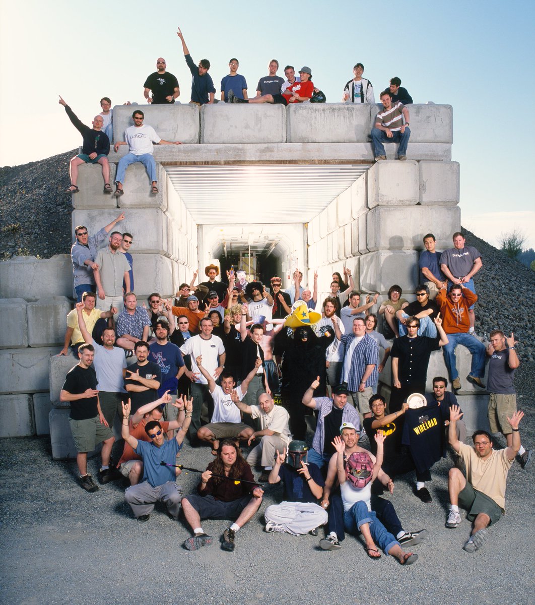 HaloClassicHCH's tweet photo. Happy Bungie Day! This is the Bungie Team in the middle of development on Halo 2. 
#halo #gaming #bungieday https://t.co/UaxMxLNbUT
