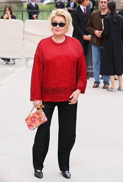 FranccesLucca's tweet photo. Catherine Deneuve. Chanel https://t.co/hcq1BWRdOf