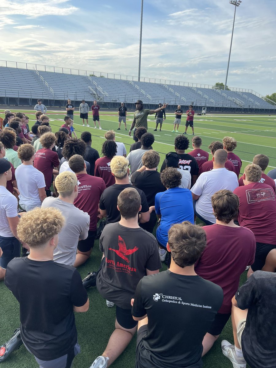 Brett_Gilchrist's tweet photo. What a special opportunity our athletes and coaches had this morning! 

DeMarvion Overshown spoke about overcoming adversity and how relentless effort propelled him to the league!

@AGENT0__ Thank you speaking life into our kids this morning! 

#ProtectTHEHouse https://t.co/HF0BC5k3ij