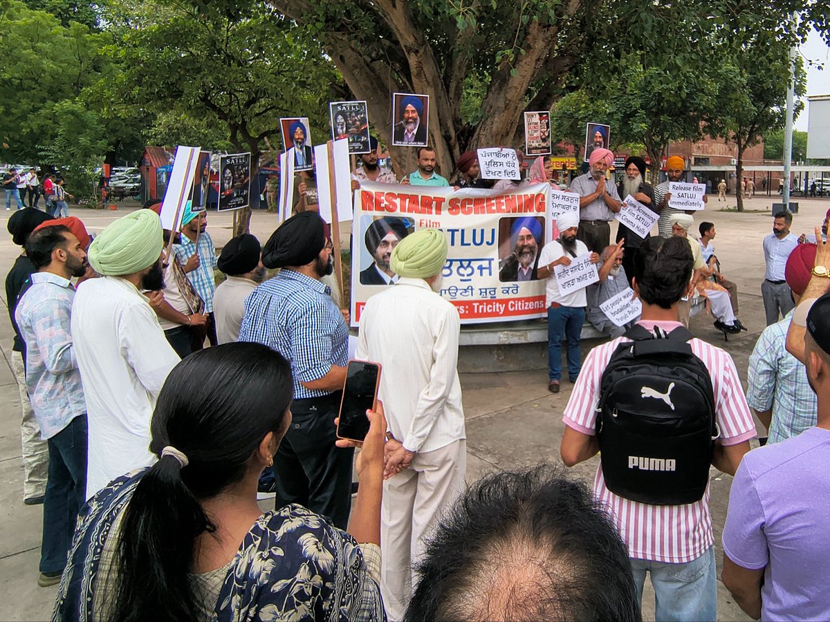 Rattan1990's tweet photo. Today Protest in Chandigarh's Sector 17 against the ban on the film based on the life of Shaheed Bhai Jaswant Singh Khalra Ji 
@diljitdosanjh @gswaraich6 @HoneyTrehan https://t.co/8fONVFn1da